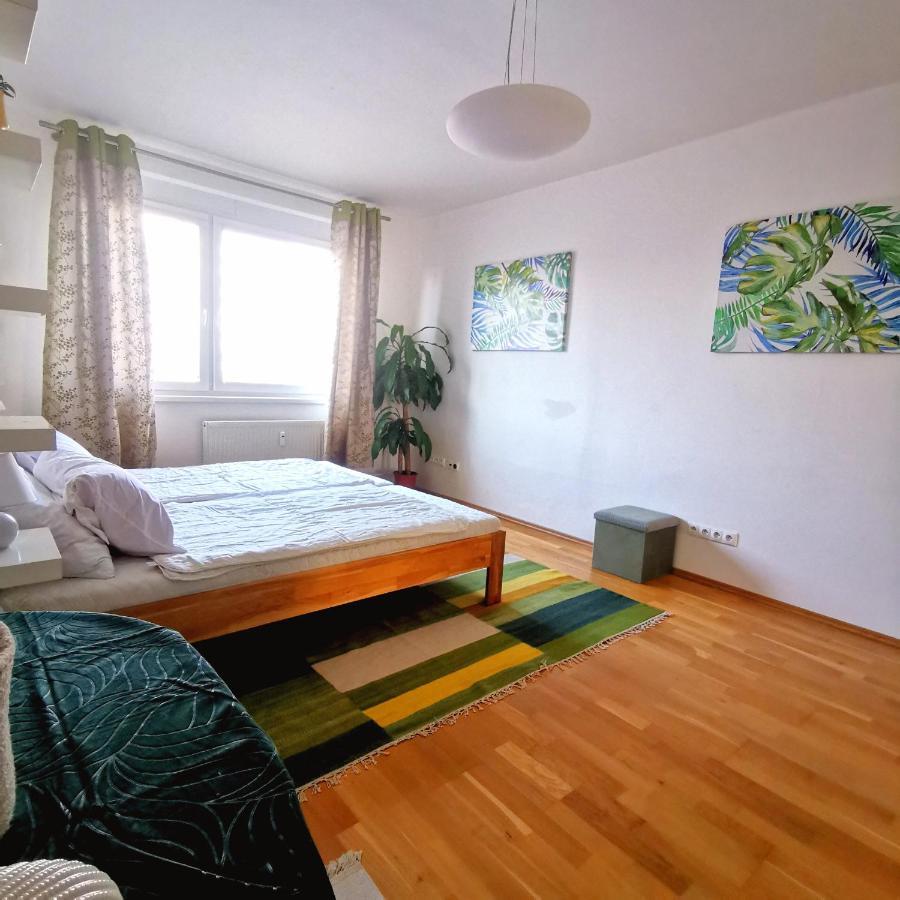Cozyhome Retro Apartment Pozsony Kültér fotó