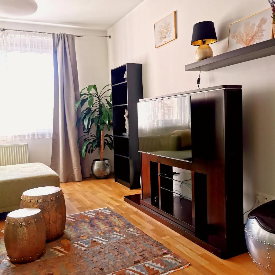 Cozyhome Retro Apartment Pozsony Kültér fotó
