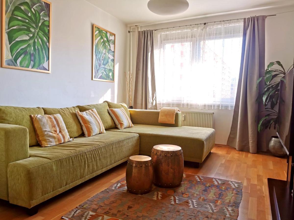 Cozyhome Retro Apartment Pozsony Kültér fotó