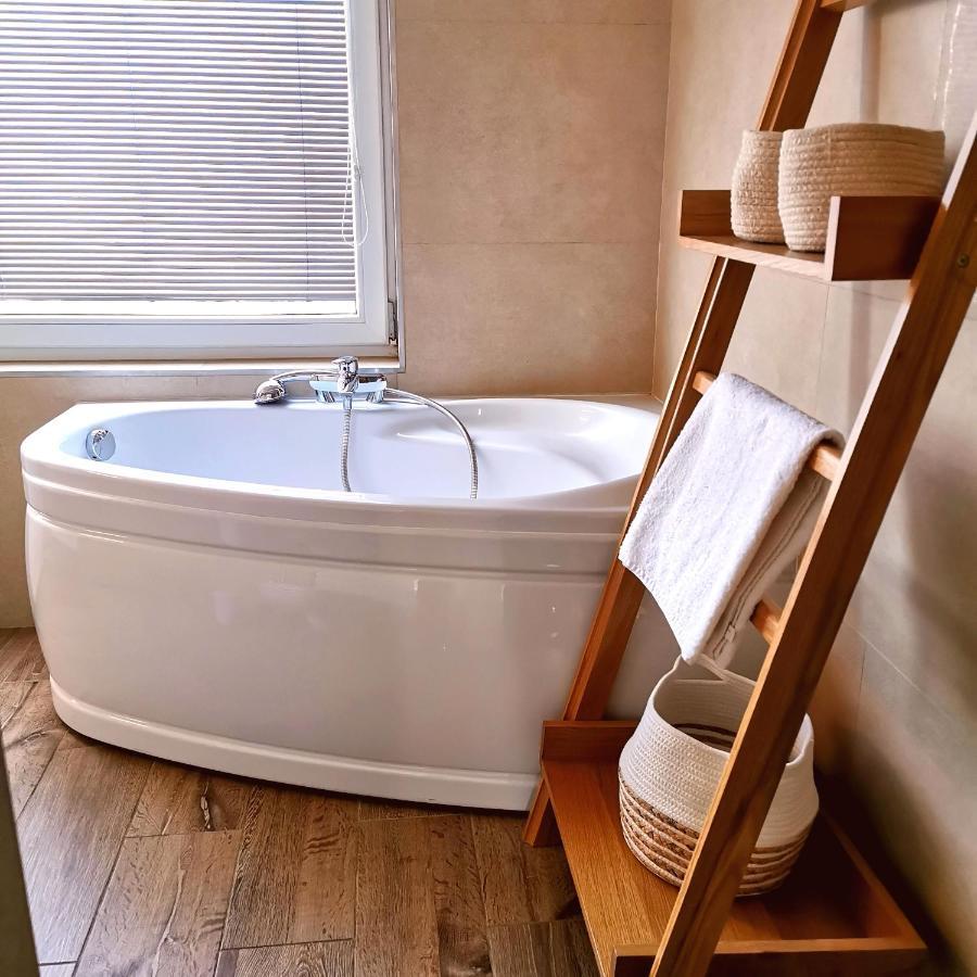 Cozyhome Retro Apartment Pozsony Kültér fotó