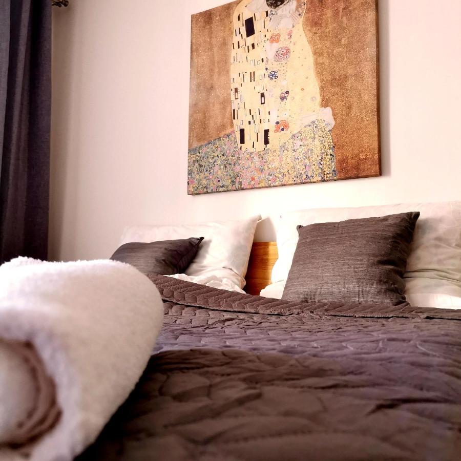 Cozyhome Retro Apartment Pozsony Kültér fotó